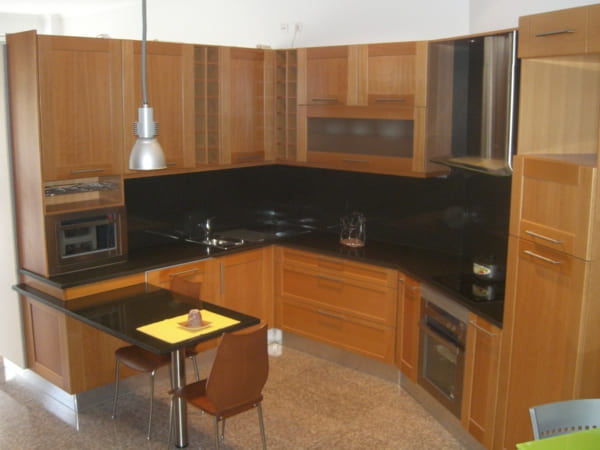 Cozinha por medida contemporânea em carvalho, marcenaria especializada de alto padrão com materiais resistentes e acabamento premium